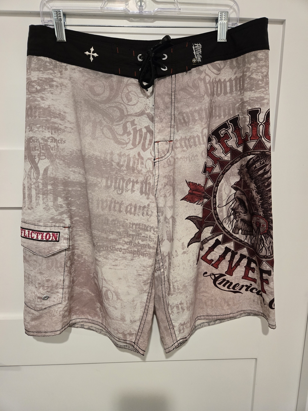 Affliction Men’s Beige Graphic Board Shorts Grungy Y2K Beach